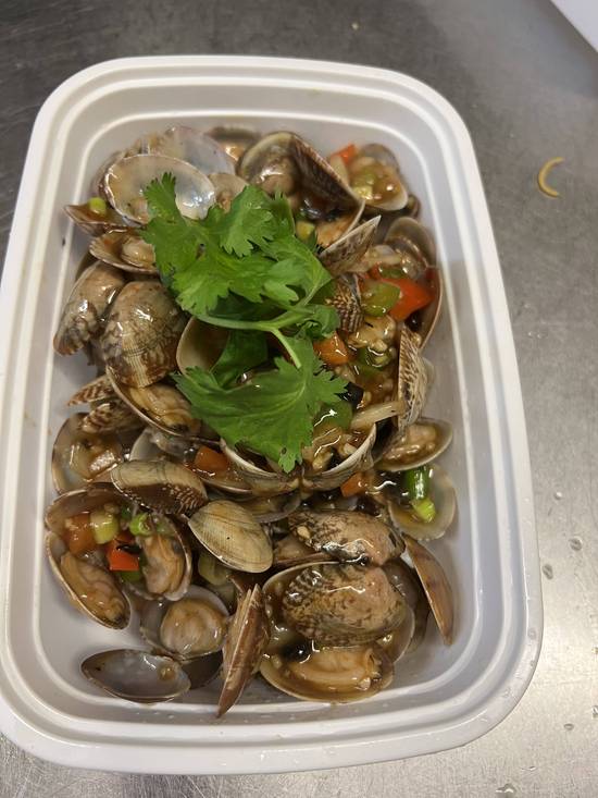Wok Fried Clams with Black Bean Sauce 豉汁炒花蛤